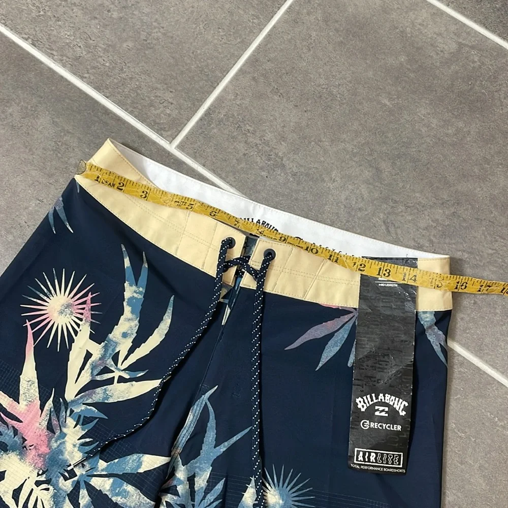 Billabong Sundays Airlite Boardshorts size 28‎